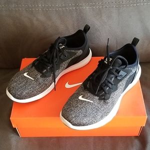 Nike Flex Experience RN10 sz 8